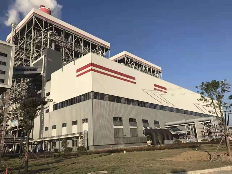 在进行钢结构楼板预埋水电施工时，需要注意以下事项